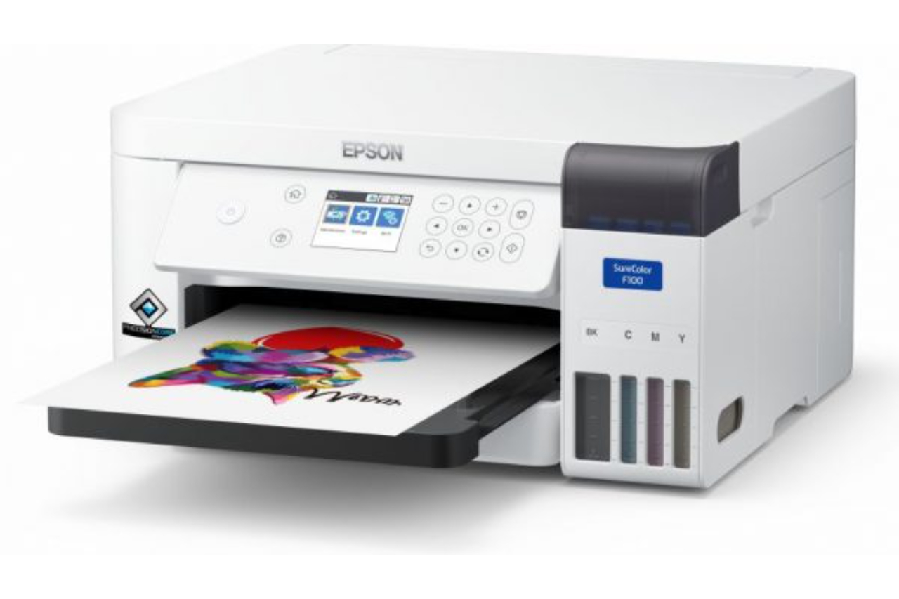 <p>Per la sublimazione su abbigliamento, oggetti e gadget è indicato il modello Epson SC-F100 SureColor proposto da Awservice</p>
