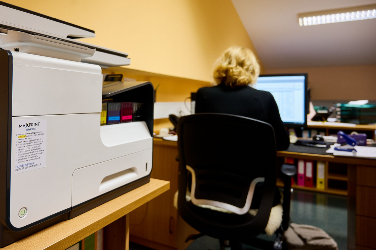 <p>The Maxprint24 case: a multifunction printer service converted </p>
<p>using the Cis system to incorporate an ink tank capable of coping with very long colour print queues.</p>
<p> Offered by the company Pavlin in Slovenia and Croatia.</p>
