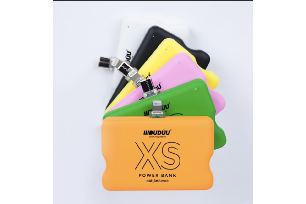 <p>The cover of the power bank 'Dudùu Xs', fully customisable and available in different colours, is made of biodegradable material derived from maize. </p>