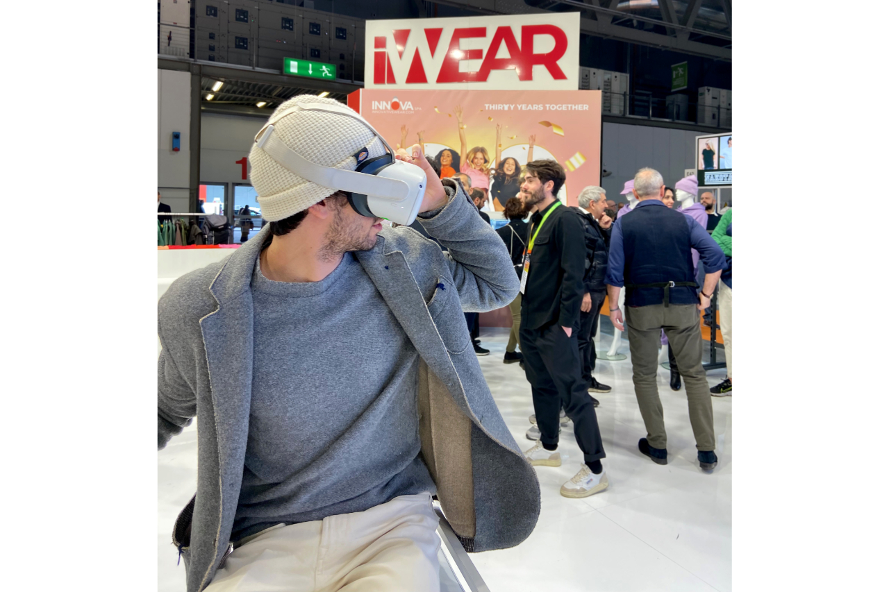 <p>At PTE Innova brought its virtual showroom. Thanks to augmented reality goggles at the fair, it was possible to watch the Vesti collection and Gildan's production site in Honduras: a real leap into space between the cotton growing fields and processing plants</p>
