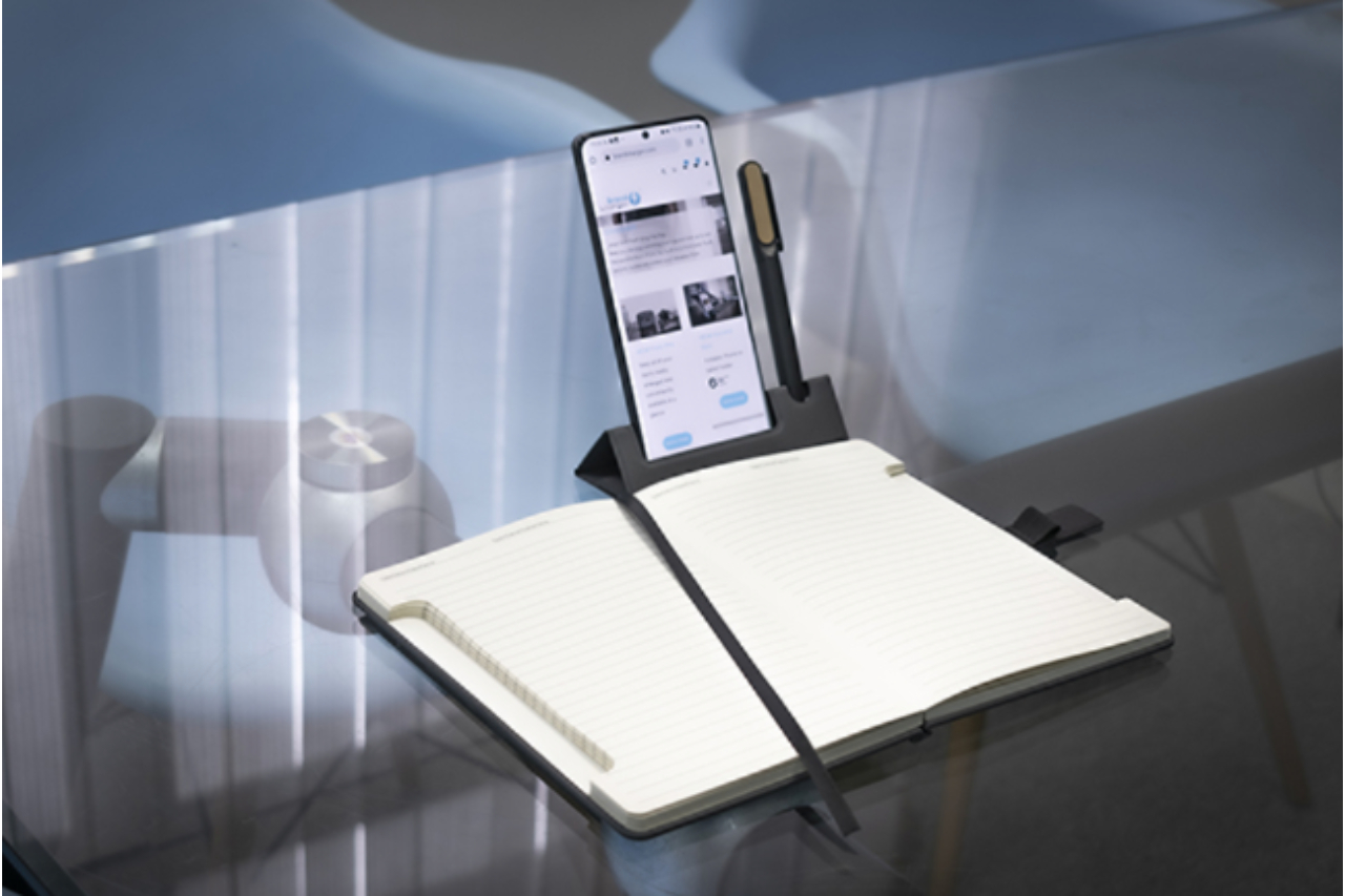 <p>The Noty Deluxe office line made from rPET by Misa is a real remote workstation that takes up little space</p>
