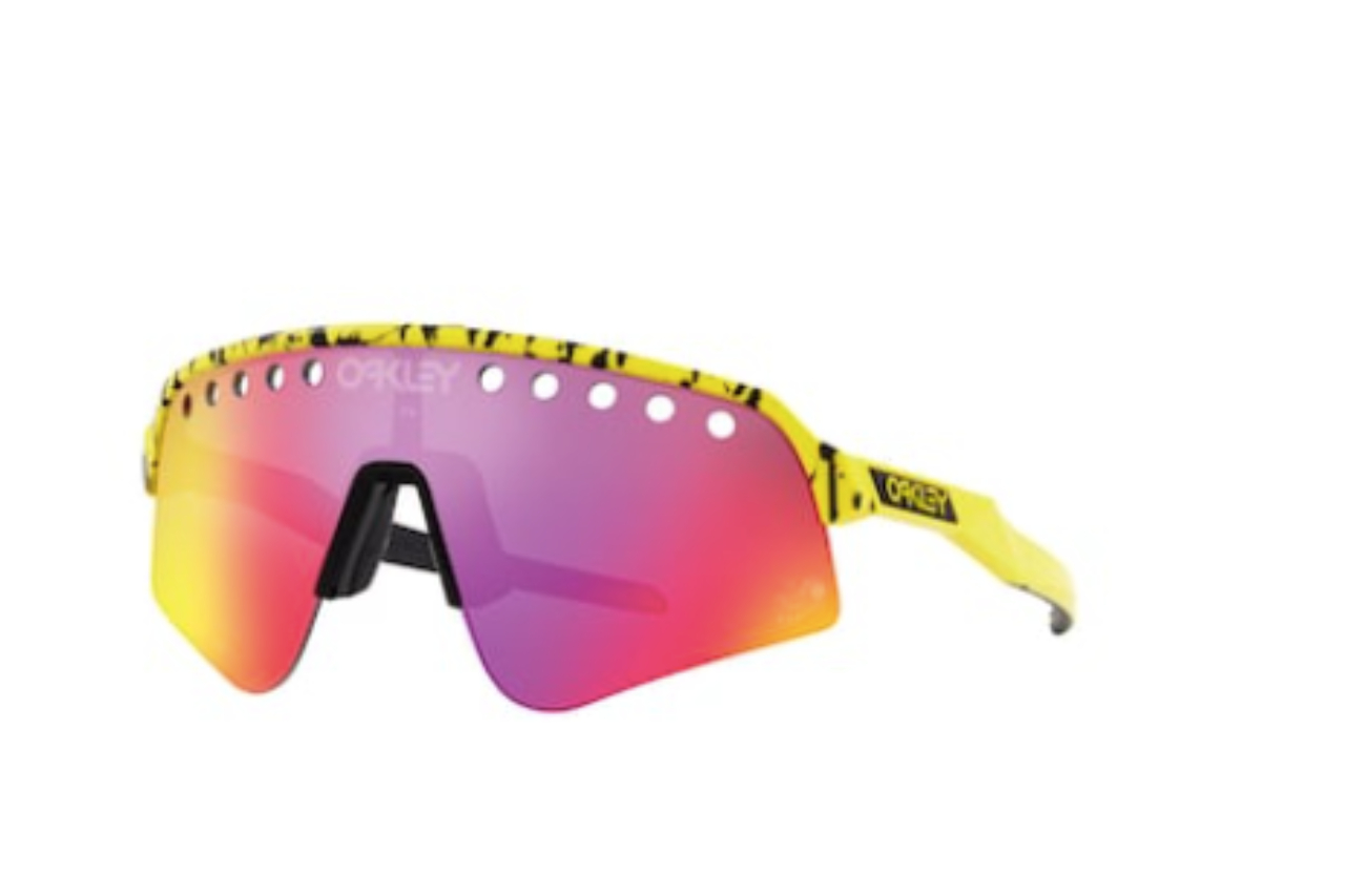 <p>Alcuni articoli di merchandising disponibili sul sito ufficiale del Tour de France</p>
