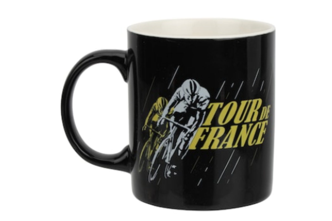 <p>Alcuni articoli di merchandising disponibili sul sito ufficiale del Tour de France</p>
