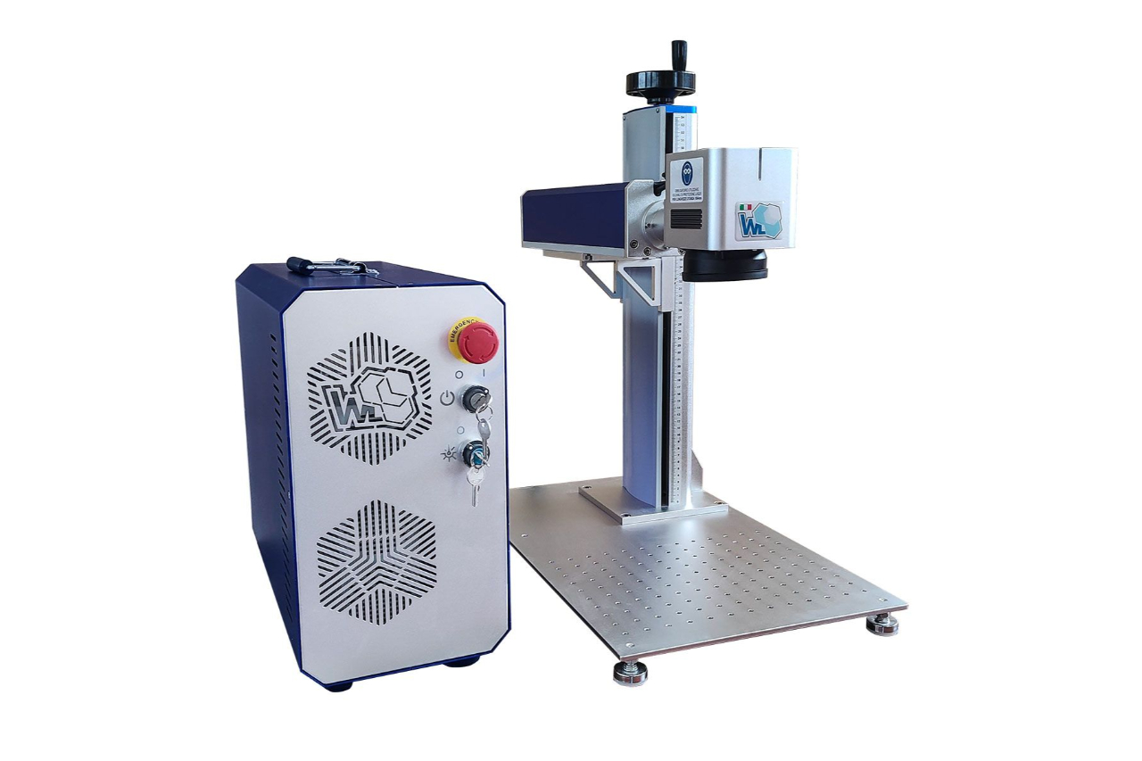 <p>Marcatore Laser Fibra Splua Galvanometrico per metallo e plastica, dal catalogo Worklinestore</p>
