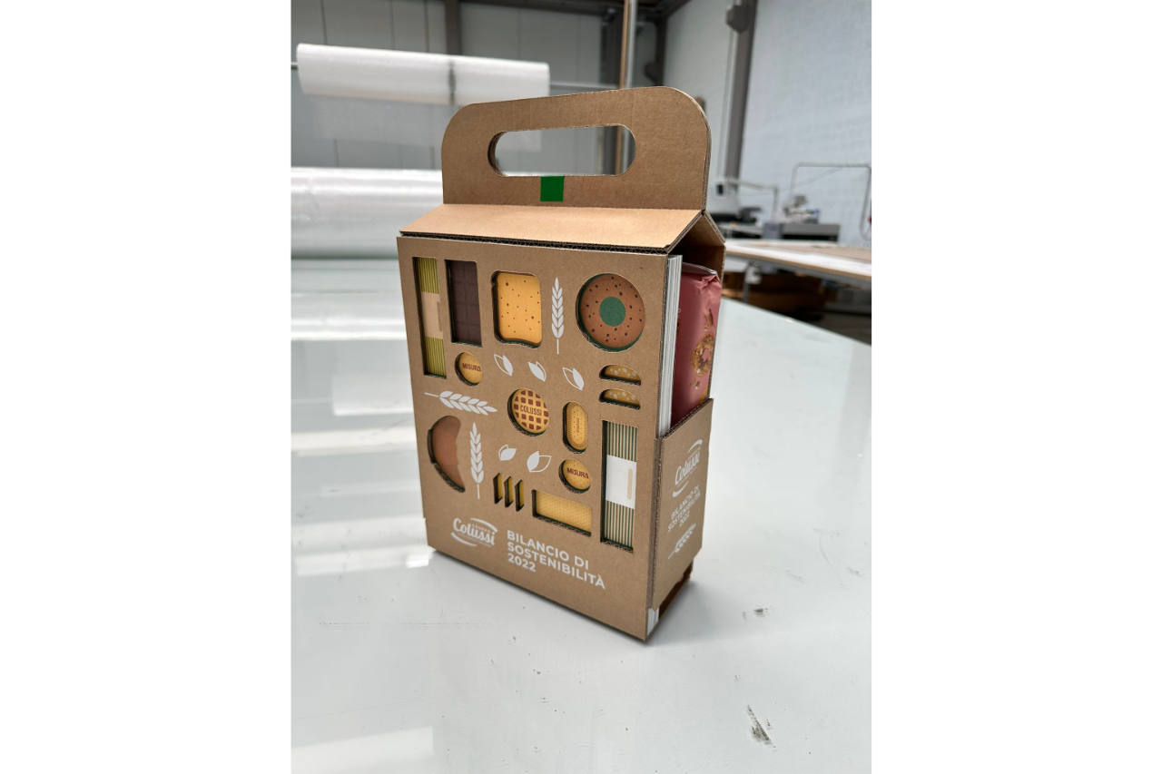 <p>Customised cardboard gift box, made by Advertising & Printing</p>
