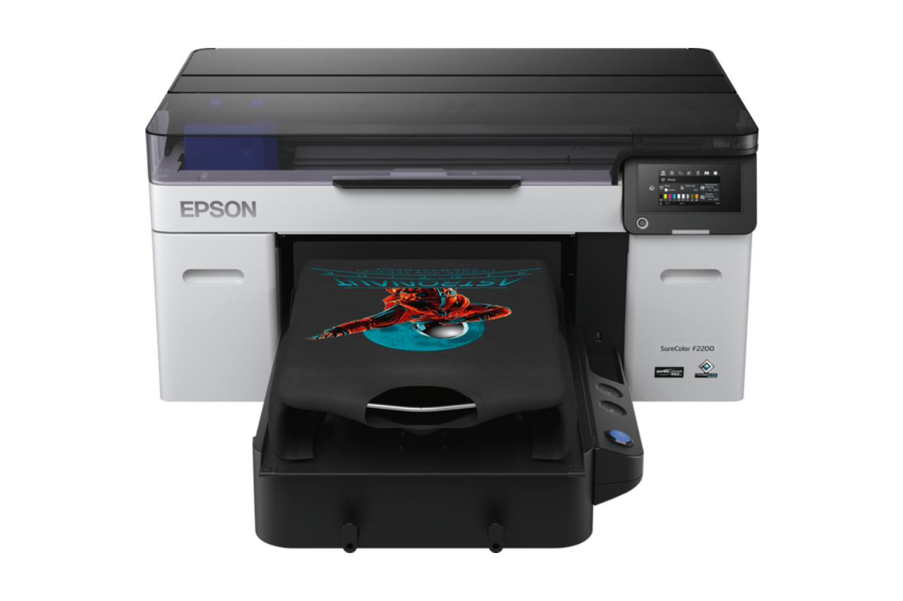 <p>Epson SC-F2200, macchina ibrida Dtg-Dtf. Dallo stand PTE di Awservice</p>
