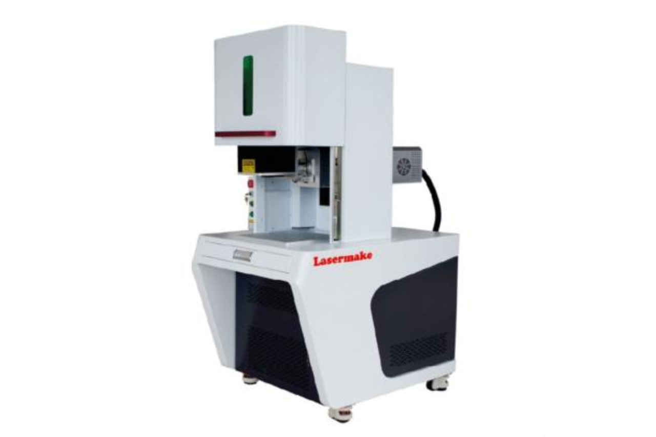 <p>Dallo stand di Lasermake: il marcatore laser Uv Lm-RFT3-UV</p>

