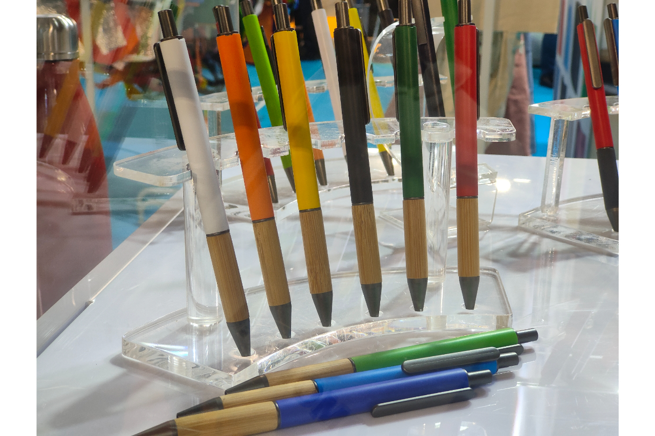 <p>The pens with metal-effect tip and bamboo body by Promit</p>
