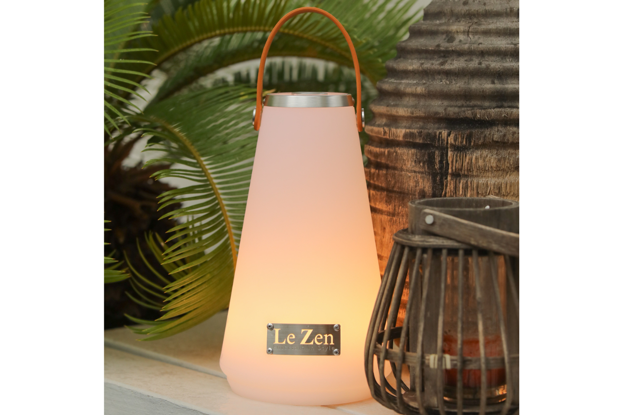 <p>Suggestive settings for summer evenings with the multifunctional LED lamps </p>
<p>from Premium Square’s Le Zen line, made to be hung using the vegan leather strap</p>
<p> </p>
