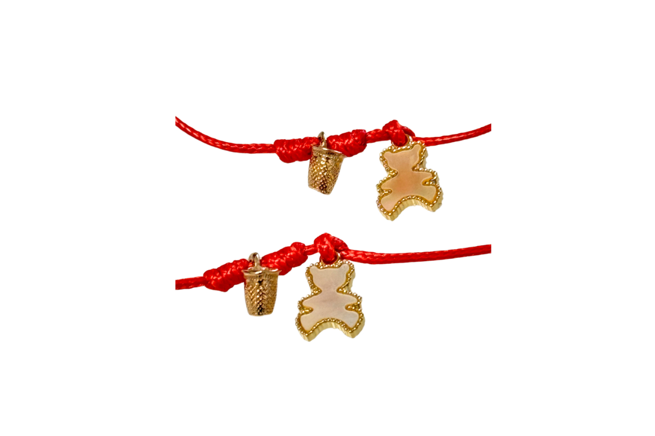 <p>The Magic Thread can be combined with various types of trinkets or charms. In the case of promotional uses, charms can take the form of brand logos</p>
