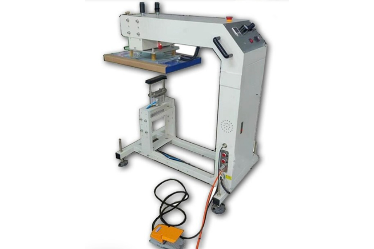 <p>Dtp 4050, the 40x50 max 160° pneumatic heat press, which Market Screentypographic will present at PTE 2025</p>
