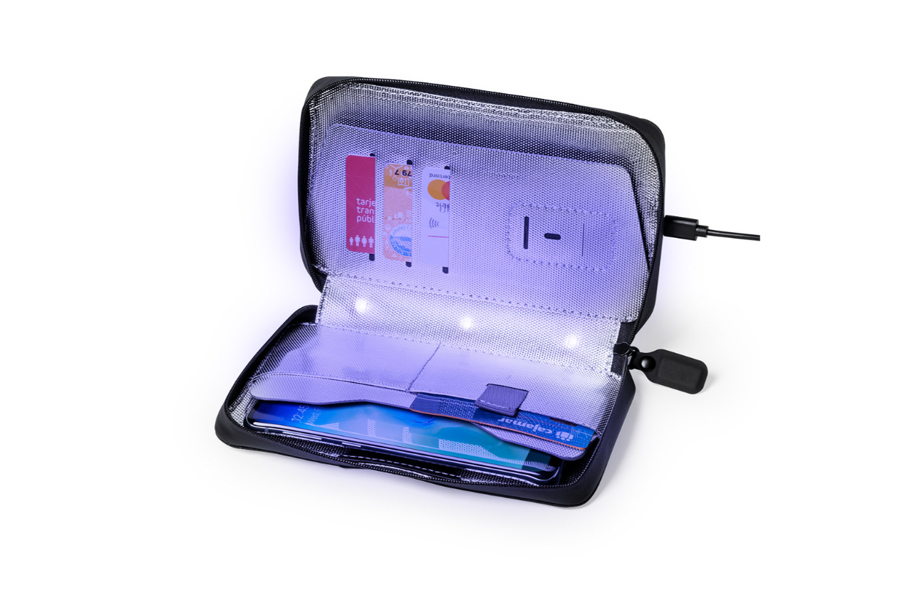 <p>Type-C ultraviolet light organiser and steriliser, designed to eliminate microorganisms and bacteria in smartphones and other everyday items. Featuring RFID protection, it is made of 600D polyester with a denim finish and can be customised on the bottom of the lid via screen printing. From the Makito catalogue </p>